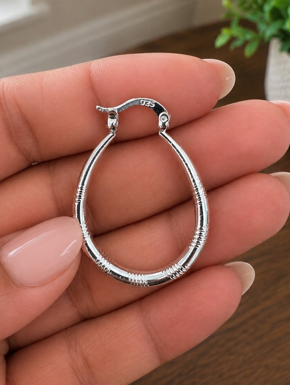 ✨ Sterling Silver Diamond-Cut Teardrop Hoop Earrings – 925 Stamped | New ✨ - Picture 3 of 3